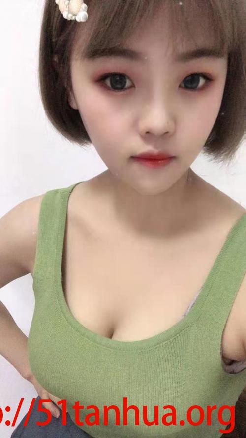 童颜巨乳妹儿20出头